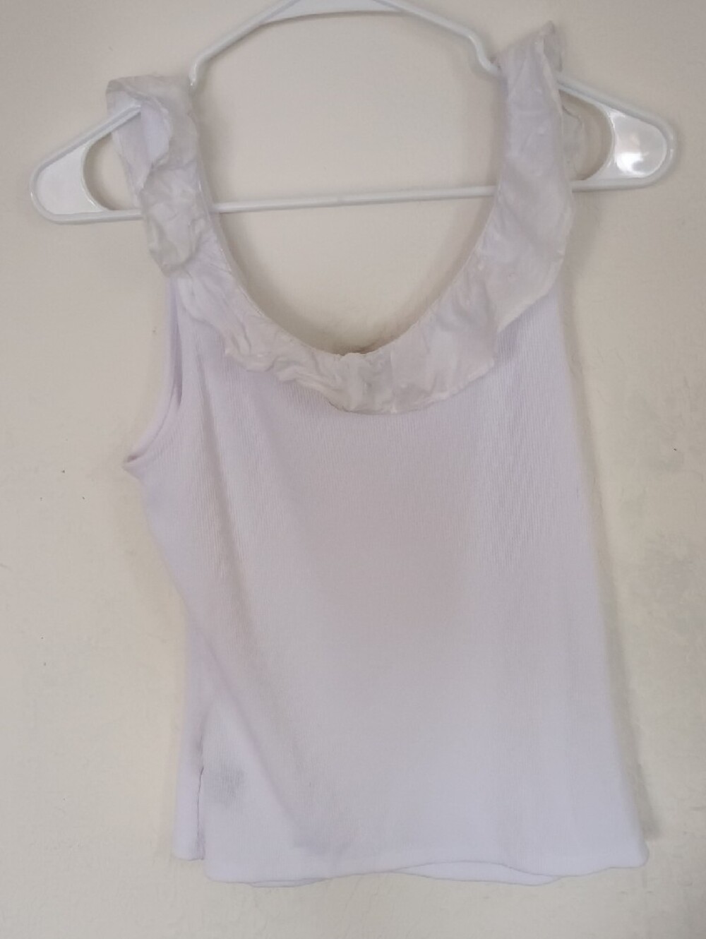 Who What Wear White Ruffle Neck Sleeveless Camisole - Picture 5 of 7